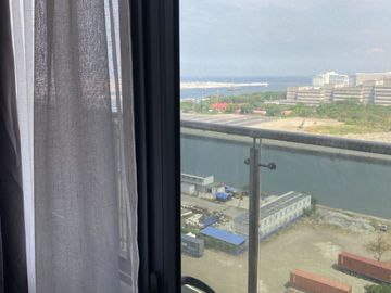 2BR w/ Balcony SHORE Manila Bay view