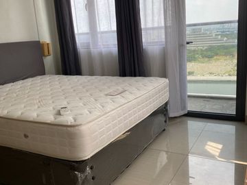 2BR w/ Balcony SHORE Manila Bay view