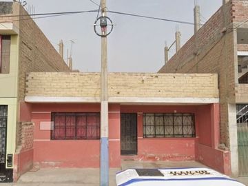 VENTA DE CASA COMO TERRENO  EN ANCON , A DOS CUADRAS DE LA PANAMERICANA NORTE