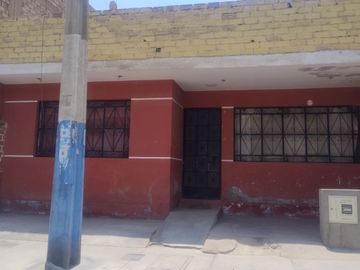 VENTA DE CASA COMO TERRENO  EN ANCON , A DOS CUADRAS DE LA PANAMERICANA NORTE