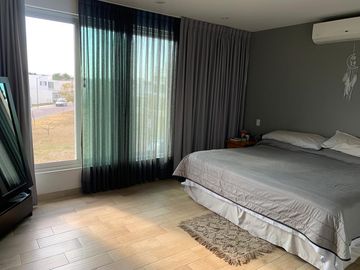 CASA EN VENTA EN CORREGIDORA JUNTO AL PUEBLITO
