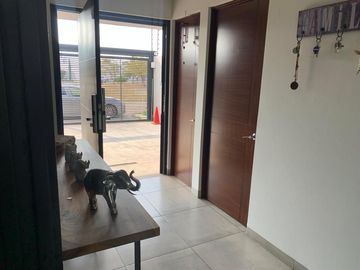 CASA EN VENTA EN CORREGIDORA JUNTO AL PUEBLITO
