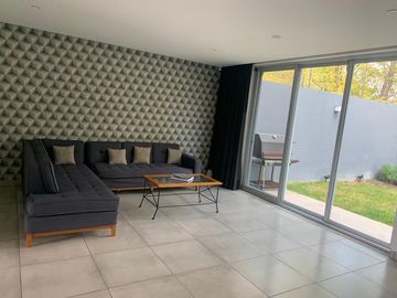 CASA EN VENTA EN CORREGIDORA JUNTO AL PUEBLITO
