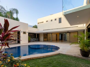 ESPECTACULAR casa DE LUJO en la privada más exclusiva dentro de la ciudad, Bosques de Altabrisa