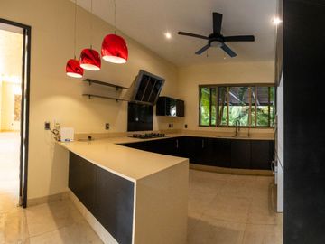 ESPECTACULAR casa DE LUJO en la privada más exclusiva dentro de la ciudad, Bosques de Altabrisa
