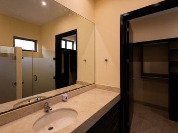 ESPECTACULAR casa DE LUJO en la privada más exclusiva dentro de la ciudad, Bosques de Altabrisa