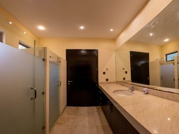 ESPECTACULAR casa DE LUJO en la privada más exclusiva dentro de la ciudad, Bosques de Altabrisa