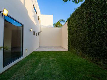 ESPECTACULAR casa DE LUJO en la privada más exclusiva dentro de la ciudad, Bosques de Altabrisa