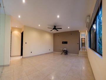 ESPECTACULAR casa DE LUJO en la privada más exclusiva dentro de la ciudad, Bosques de Altabrisa