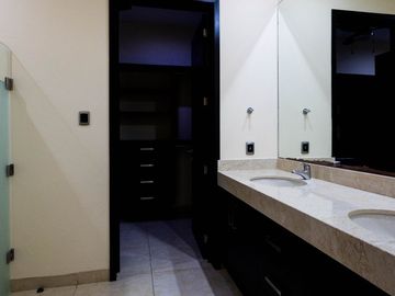 ESPECTACULAR casa DE LUJO en la privada más exclusiva dentro de la ciudad, Bosques de Altabrisa