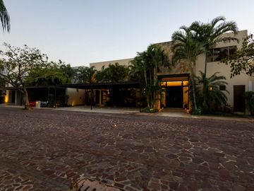 ESPECTACULAR casa DE LUJO en la privada más exclusiva dentro de la ciudad, Bosques de Altabrisa