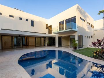 ESPECTACULAR casa DE LUJO en la privada más exclusiva dentro de la ciudad, Bosques de Altabrisa