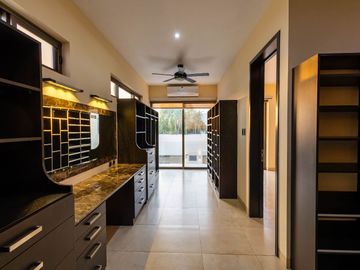 ESPECTACULAR casa DE LUJO en la privada más exclusiva dentro de la ciudad, Bosques de Altabrisa