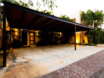 ESPECTACULAR casa DE LUJO en la privada más exclusiva dentro de la ciudad, Bosques de Altabrisa