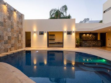 ESPECTACULAR casa DE LUJO en la privada más exclusiva dentro de la ciudad, Bosques de Altabrisa