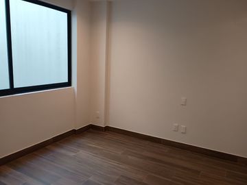 Estrene Excelente Depto. con Roof Garden en Renta. Parte Baja de Teca