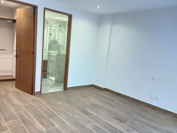 Estrene Excelente Depto. con Roof Garden en Renta. Parte Baja de Teca
