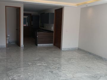 Estrene Excelente Depto. con Roof Garden en Renta. Parte Baja de Teca