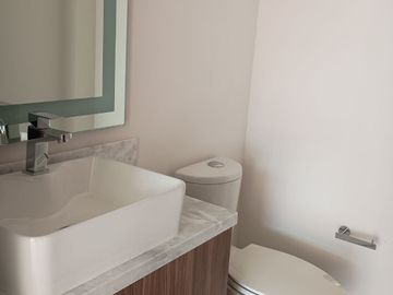 Estrene Excelente Depto. con Roof Garden en Renta. Parte Baja de Teca