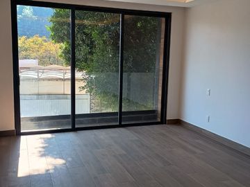 Estrene Excelente Depto. con Roof Garden en Renta. Parte Baja de Teca