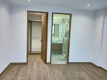 Estrene Excelente Depto. con Roof Garden en Renta. Parte Baja de Teca
