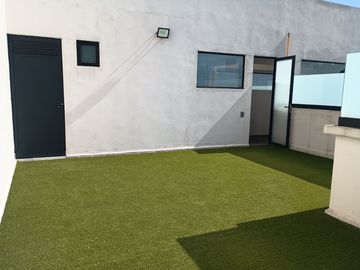 Estrene Excelente Depto. con Roof Garden en Renta. Parte Baja de Teca