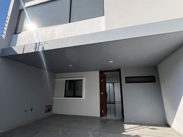 HERMOSA CASA EN VENTA COLLI URBANO TOTALMENTE NUEVA