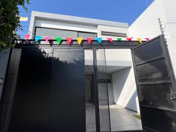 HERMOSA CASA EN VENTA COLLI URBANO TOTALMENTE NUEVA
