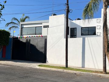 HERMOSA CASA EN VENTA COLLI URBANO TOTALMENTE NUEVA
