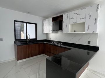 HERMOSA CASA EN VENTA COLLI URBANO TOTALMENTE NUEVA