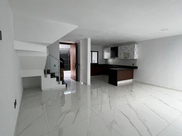 HERMOSA CASA EN VENTA COLLI URBANO TOTALMENTE NUEVA