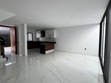 HERMOSA CASA EN VENTA COLLI URBANO TOTALMENTE NUEVA