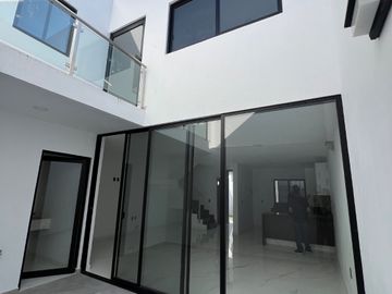 HERMOSA CASA EN VENTA COLLI URBANO TOTALMENTE NUEVA