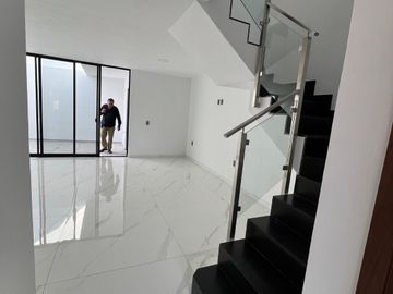 HERMOSA CASA EN VENTA COLLI URBANO TOTALMENTE NUEVA
