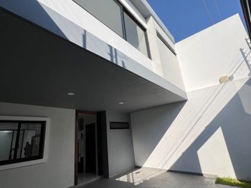 HERMOSA CASA EN VENTA COLLI URBANO TOTALMENTE NUEVA
