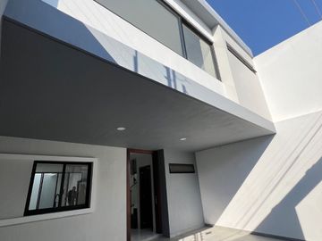 HERMOSA CASA EN VENTA COLLI URBANO TOTALMENTE NUEVA