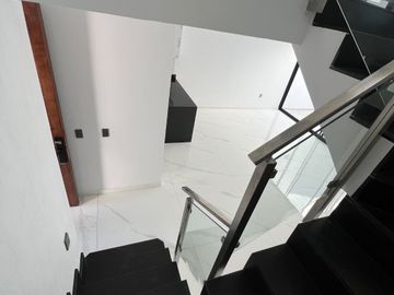HERMOSA CASA EN VENTA COLLI URBANO TOTALMENTE NUEVA