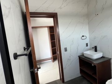 HERMOSA CASA EN VENTA COLLI URBANO TOTALMENTE NUEVA