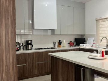 CASA HABITACIÓN EN VENTA EN SANTIAGO, NUEVO LEÓN, ZONA FRACCIONAMIENTO PRIVADA CUMBRES DE SANTIAGO, MUY CERCA DE LA C DEL ÁLAMO,,INCLUYE EQUIPO BASICO