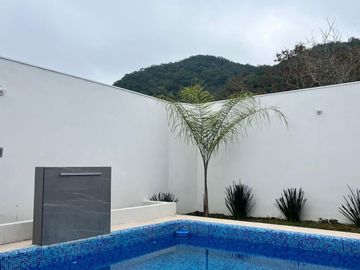 CASA HABITACIÓN EN VENTA EN SANTIAGO, NUEVO LEÓN, ZONA FRACCIONAMIENTO PRIVADA CUMBRES DE SANTIAGO, MUY CERCA DE LA C DEL ÁLAMO,,INCLUYE EQUIPO BASICO