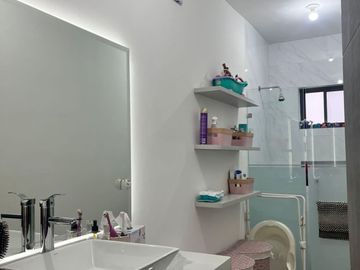 CASA HABITACIÓN EN VENTA EN SANTIAGO, NUEVO LEÓN, ZONA FRACCIONAMIENTO PRIVADA CUMBRES DE SANTIAGO, MUY CERCA DE LA C DEL ÁLAMO,,INCLUYE EQUIPO BASICO