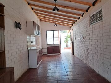 SE VENDE CASA - PORVENIR  - PEÑAFLOR