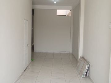 Local Comercial En Alquiler – Primer Piso En Avenida Principal, Santa Clara