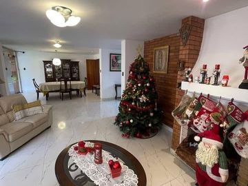 Venta de casa en Monterrico Santiago de surco 4 dormitorios