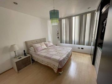 Venta de casa en Monterrico Santiago de surco 4 dormitorios