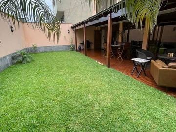 Venta de casa en Monterrico Santiago de surco 4 dormitorios