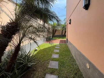 Venta de casa en Monterrico Santiago de surco 4 dormitorios
