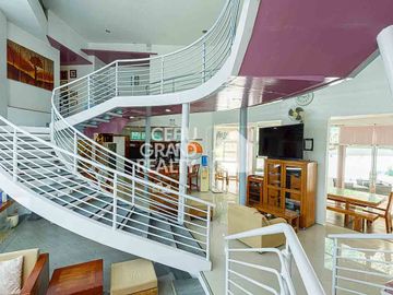 Stylish Multi-Level Home with Scenic Outdoor Views in Maria Luisa Estate Park