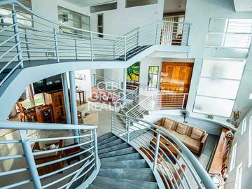 Stylish Multi-Level Home with Scenic Outdoor Views in Maria Luisa Estate Park