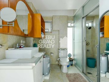 Stylish Multi-Level Home with Scenic Outdoor Views in Maria Luisa Estate Park